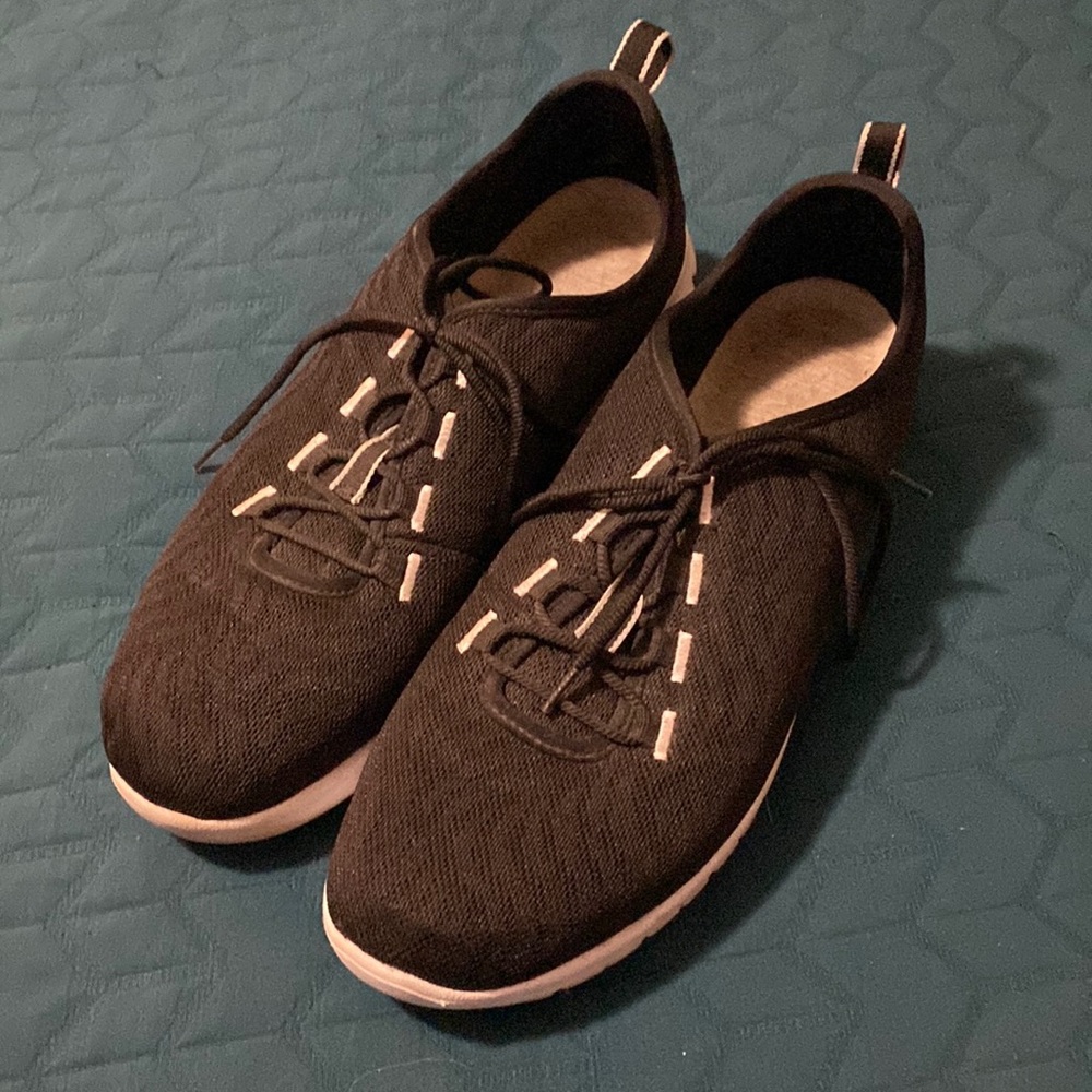 Size 12 Clark’s Cloud Stepper Sneakers